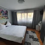 Le Merle Chatelain Pensjonat Sion